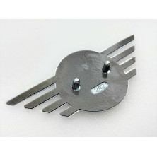 EMBLEMA TRASERO MINI F55 F56 F57 PLATA FONDO ROJO OEM: 51142465242