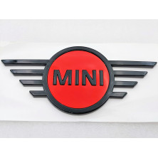 EMBLEMA TRASERO MINI F55 F56 F57 NEGRO FONDO ROJO OEM: 51142465242