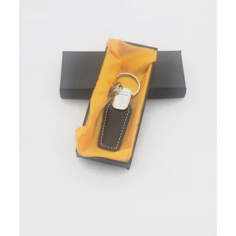 Llavero de cuero con logo de audi