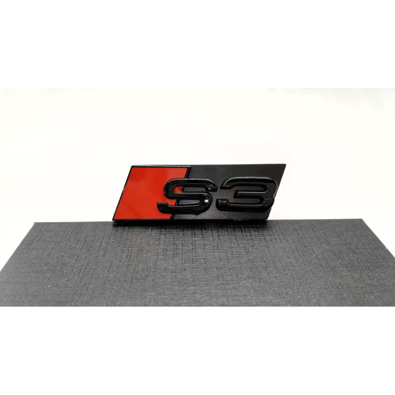 EMBLEMA DE PARRILLA CON ADHESIVO AUDI S3 NEGRO