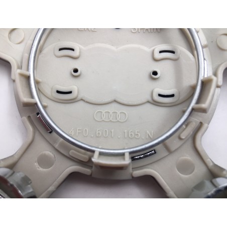 Centro de rueda VW forma estrella  4F0601165N