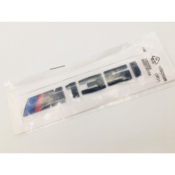 Emblema lateral o trasero bmw m135i negro