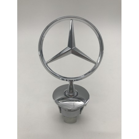 EMBLEMA CAPOT MERCEDES 202 210