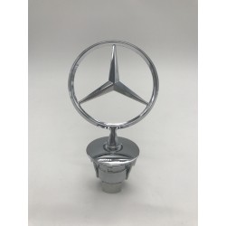 EMBLEMA CAPOT MERCEDES 202 210