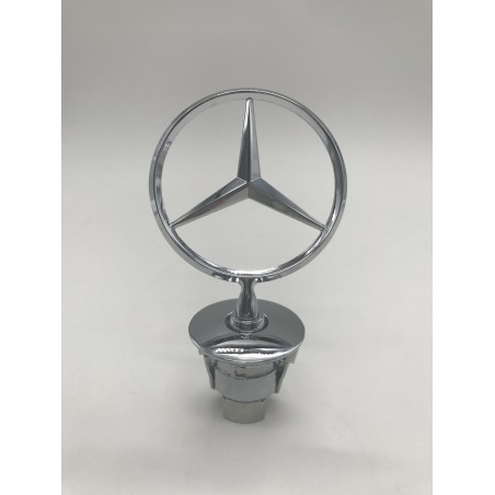 EMBLEMA CAPOT MERCEDES 202 210