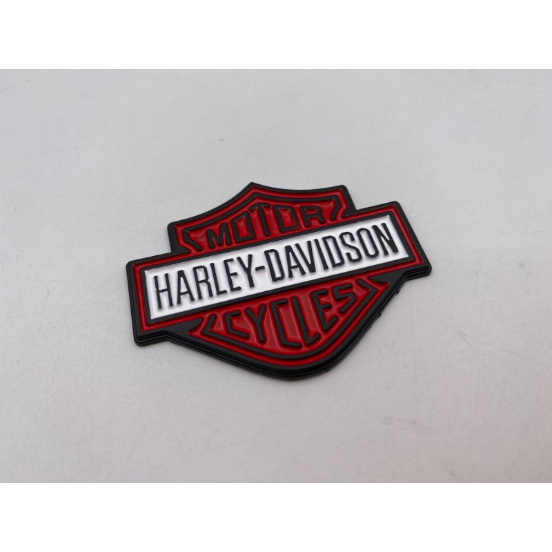 Placa Emblema HARLEY DAVIDSON Rojo y Blanco 57x45mm