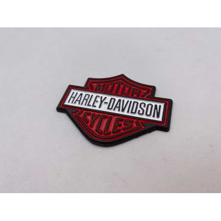 Placa Emblema HARLEY DAVIDSON Rojo y Blanco 57x45mm