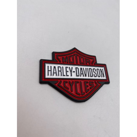 Placa Emblema HARLEY DAVIDSON Rojo y Blanco 57x45mm