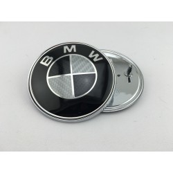 EMBLEMA TRASERO BMW  NEGRO Y BLANCO CARBONO 74MM