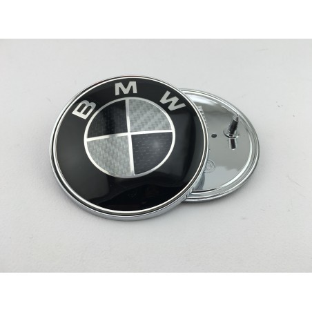 EMBLEMA TRASERO BMW  Negro y Blanco Carbono 74 mm